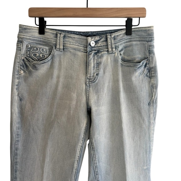 White House Black Market Light Wash Jeans Size 6R Bootleg Embroidered Boho - Picture 2 of 16